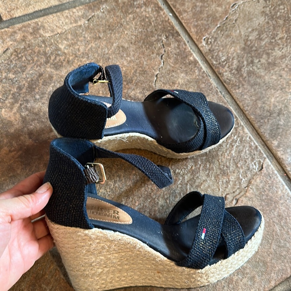 TOMMY HILFIGER HEELS SIZE 8